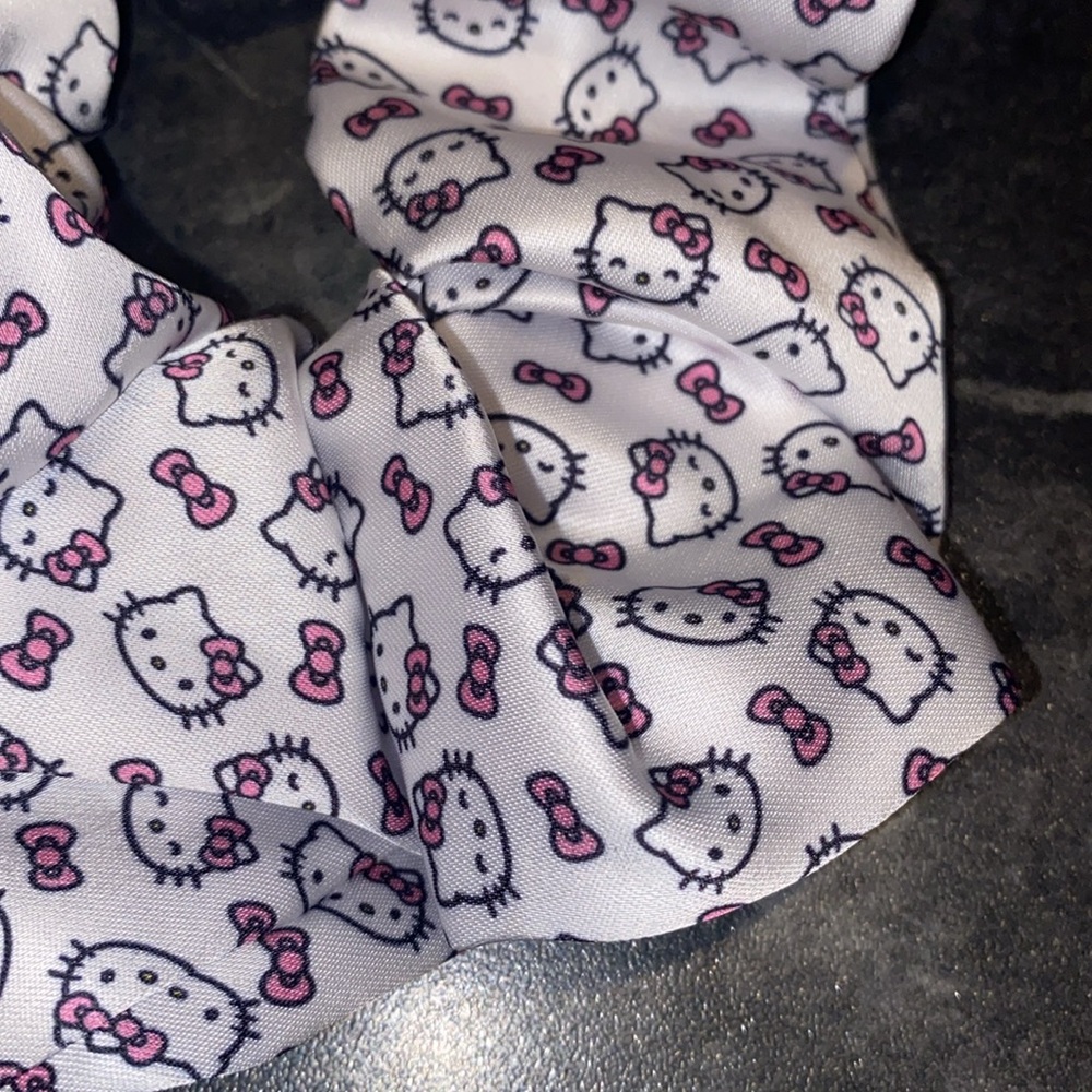 Large Hello Kitty Scrunchie - Picture 2 of 2
